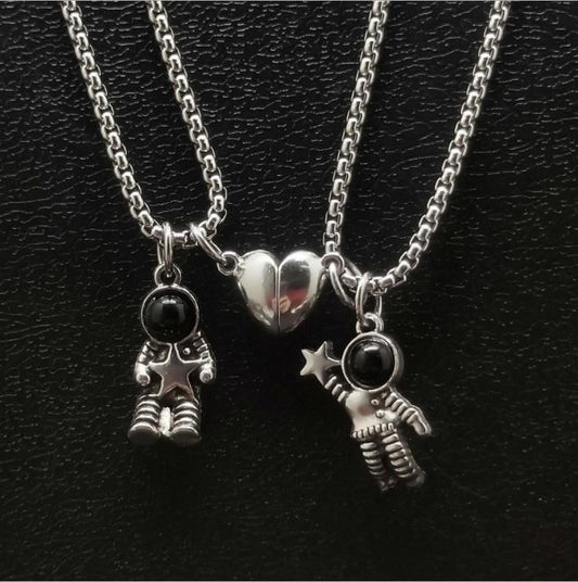Magnetic Astronaut BFF Necklaces - 2PCS Gold/Silver