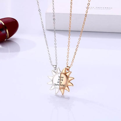 親友へのプレゼントに 「You Are My Sunshine」マグネットネックレス