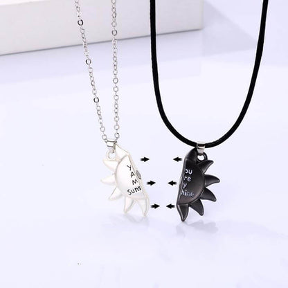 親友へのプレゼントに 「You Are My Sunshine」マグネットネックレス